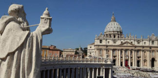 El Vaticano subraya a delegación de Guaidó necesidad de una solución pacífica