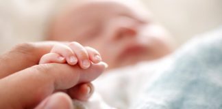 Herpes neonatal: la enfermedad que se transmite con besos a tu bebé