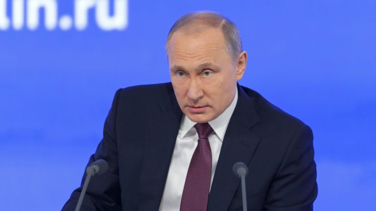 Putin promulga ley que permite a los expresidentes de Rusia ser senadores de por vida
