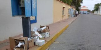 ¡Peligro!, Tiran cajas de inyectadoras usadas en las calles de Coro (+Foto)