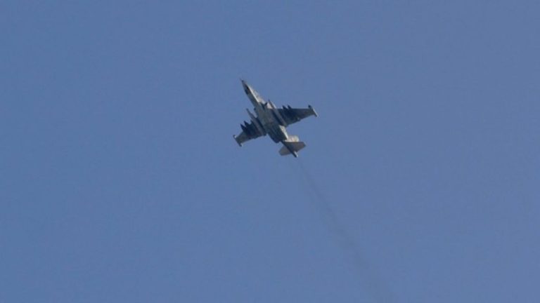 Rebeldes derriban un avión del Ejército sirio en medio de combates en Idlib