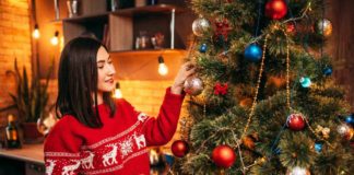 Un grupo de expertos afirman explican que las personas que decoran su hogar anticipadamente a la Navidad
