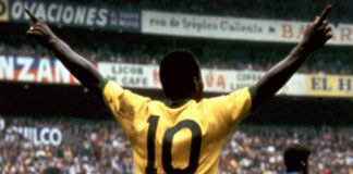 Venden en 30.000 euros la última camiseta utilizada por Pelé con Brasil