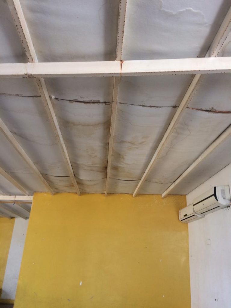 A pedazos se cae el techo de Fundasema de Punta Cardón (+Video y Fotos)