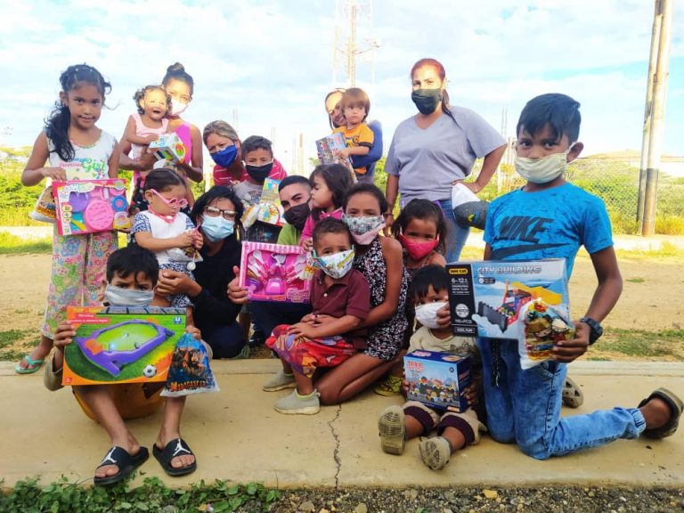SPS de Falcón entrega regalos por el Día de Reyes a niños de Los Taques