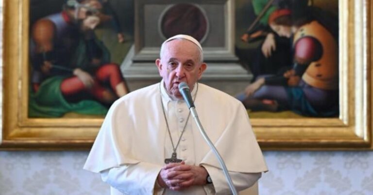 El papa Francisco denuncia los «cadáveres torturados» encontrados en Ucrania