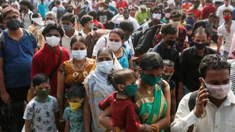 India registra más de 200 mil contagios de coronavirus en un día