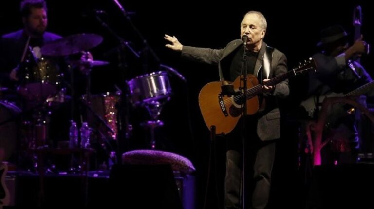 El cantautor Paul Simon vende todas sus canciones a Sony