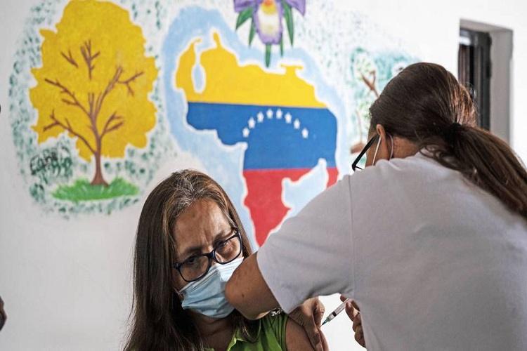 “Ni un 5% de los docentes ha sido inmunizado”, denuncian profesionales de la educación