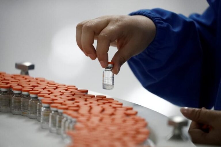 La OMS aprobó el uso de la vacuna china Sinovac contra el coronavirus