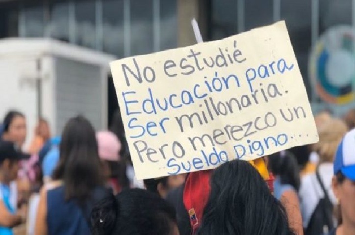 Docentes de Caracas exigieron en el Ministerio del Trabajo un salario de $600 mensuales