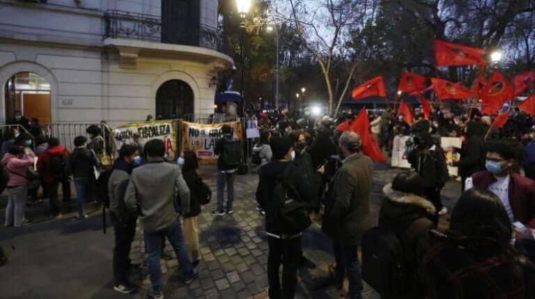 Al menos ocho candidatos pugnarán por Presidencia chilena, con tres favoritos