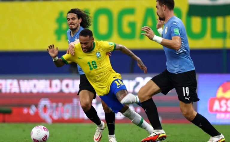 Brasil mira más cerca a Catar y Paraguay se queda sin entrenador