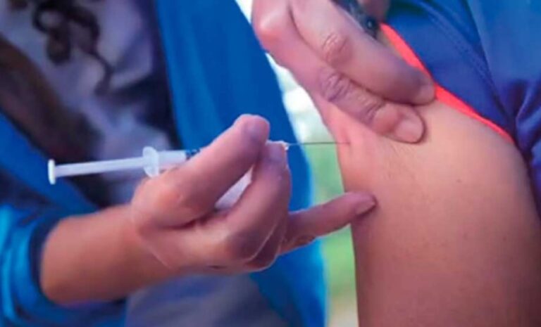 Médico belga fue acusado de haber vacunado falsamente a 2.000 personas