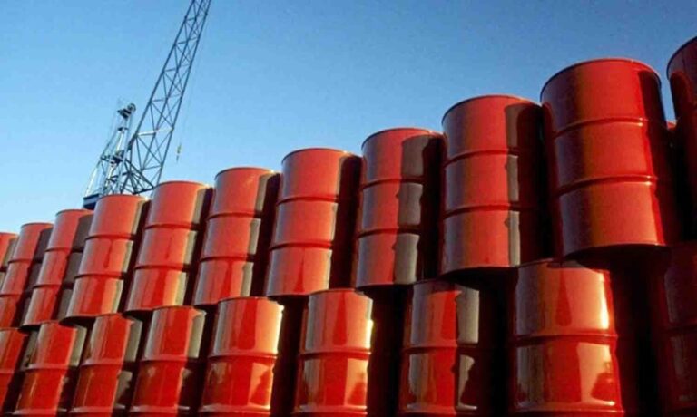 Biden anuncia «la mayor liberación» de barriles diarios de petróleo de la reserva estratégica de EEUU