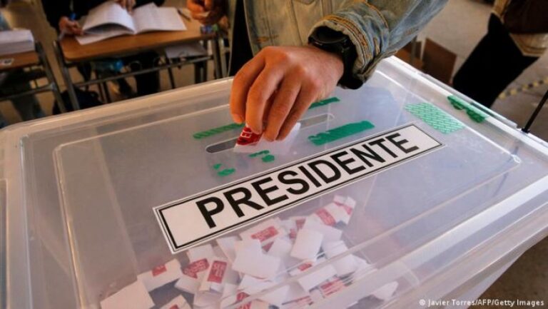 Candidatos presidenciales de Chile suspenden actos por un posible caso de covid
