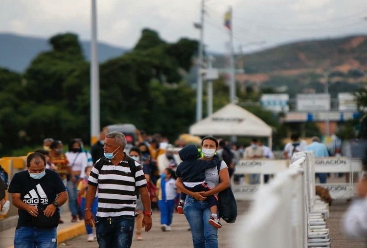 Reportan aumento del tránsito por el puente Simón Bolívar