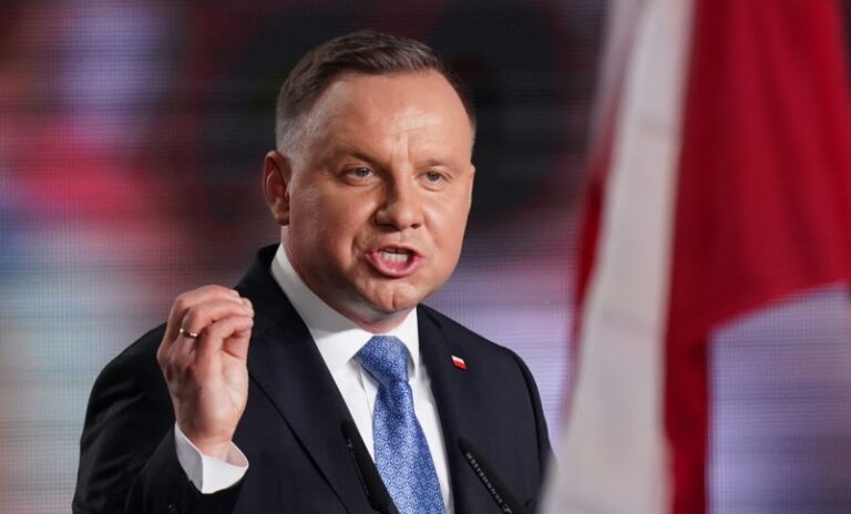Presidente de Polonia veta controvertida ley de medios criticada por EEUU