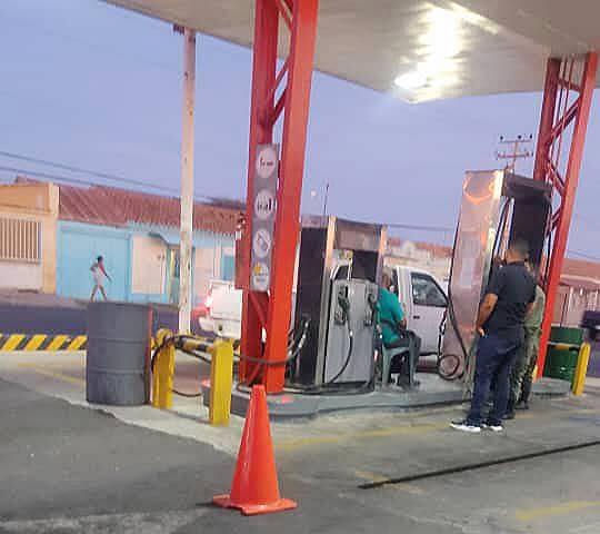 Denuncian que extensión de horario en las gasolineras no se cumple en Punta Cardón