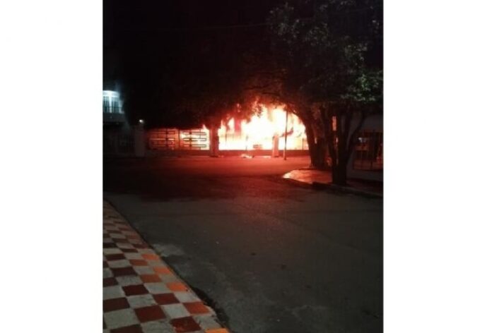 hombre_incendio_casa_de_su_familia