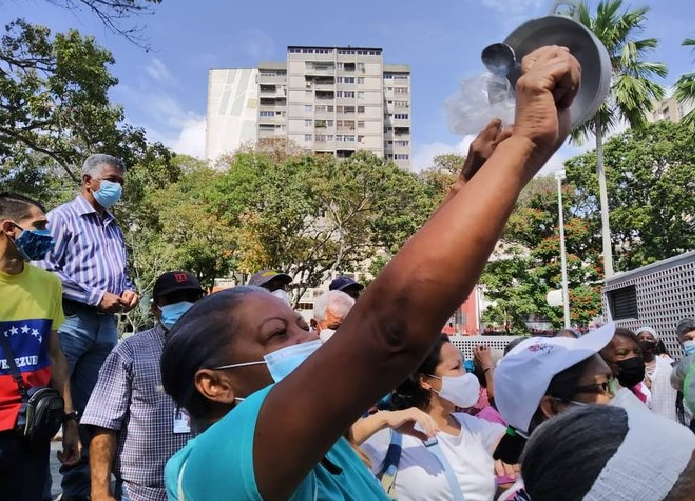 Caracas escenario de nuevas protestas en rechazo al aumento del salario mínimo decretado por Maduro