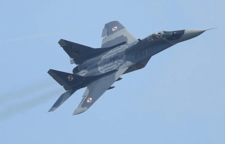 Polonia quiere que la OTAN tome la decisión de enviar aviones de combate a Ucrania