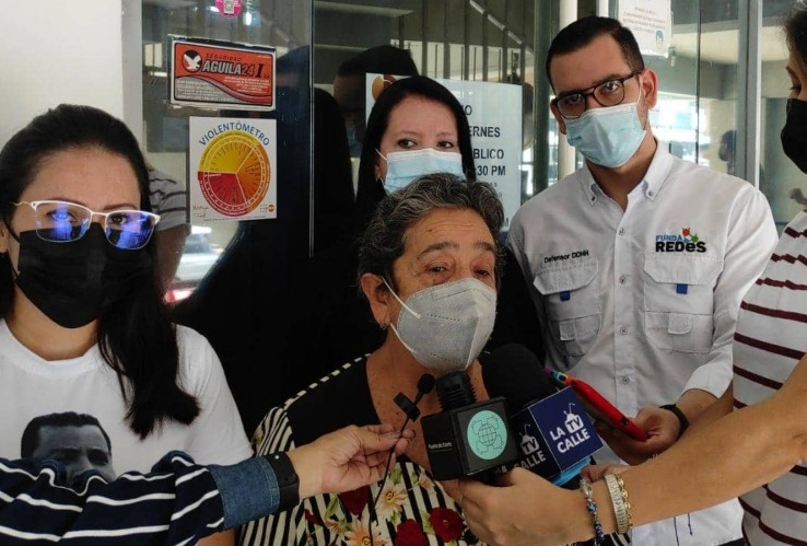 Desde la Defensoría del Pueblo, madre de Javier Tarazona exige su liberación