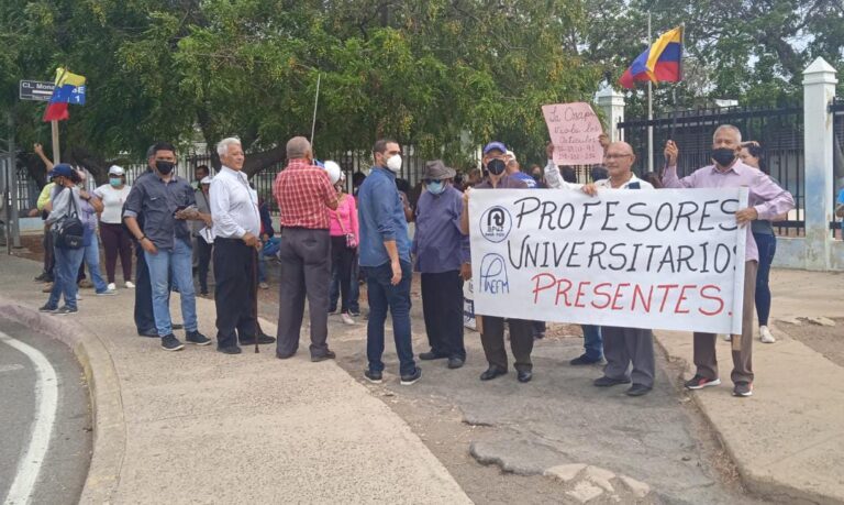 «Onapre aplanó todas las tablas salariales» | Pensionados jubilados continúan en protesta en Punto Fijo