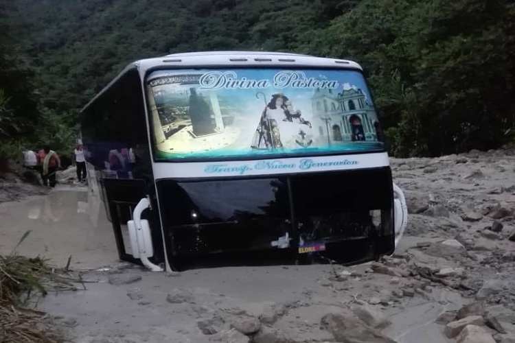 Un autobús queda tapiado en Táchira