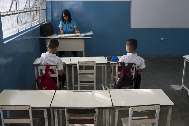 Fundaredes: Renuncias de docentes en escuelas públicas alcanza 50%