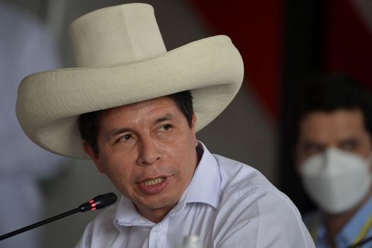 Pedro Castillo presenta “renuncia irrevocable” a su partido Perú Libre
