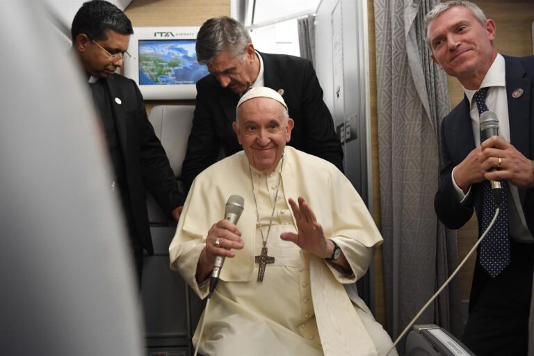 El Papa deja puerta abierta a la renuncia