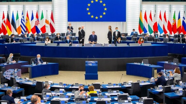 El Parlamento Europeo pide la inclusión del aborto entre los derechos fundamentales de la UE