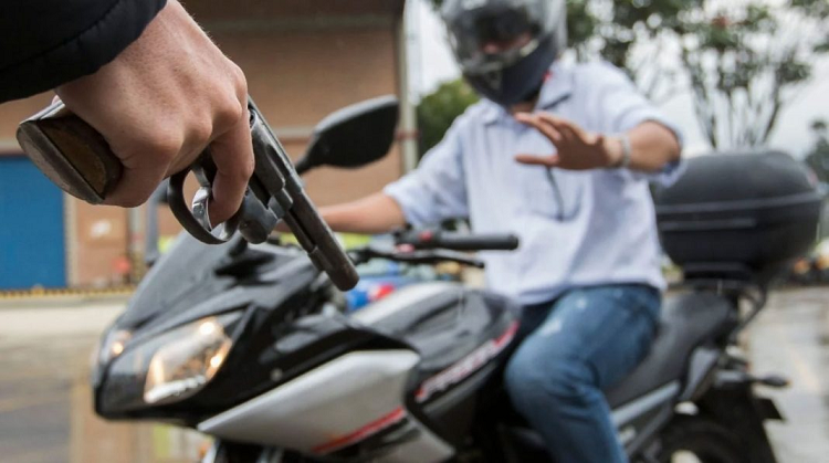 Privan de libertad a dos oficiales de la PNB por robar una motocicleta
