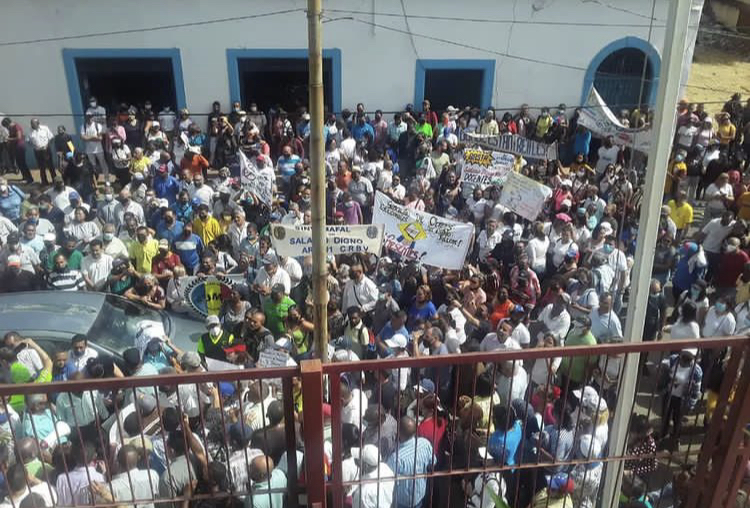 Multitudinaria marcha contra ONAPRE paralizó a Coro: «docentes molestos reclaman sus derechos»