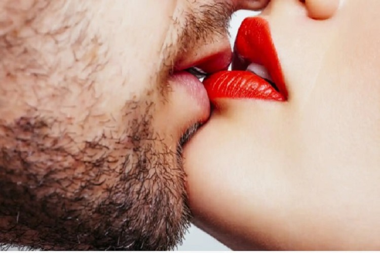 Entérate: La persona promedio pasa dos semanas de su vida besando, las mujeres besan más que los hombres