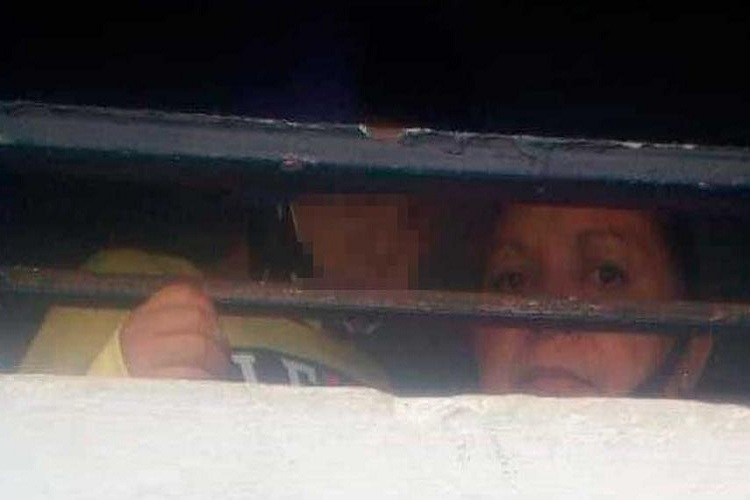 Madre y su hijo de tres años pasaron cuatro horas en una celda en Polilara