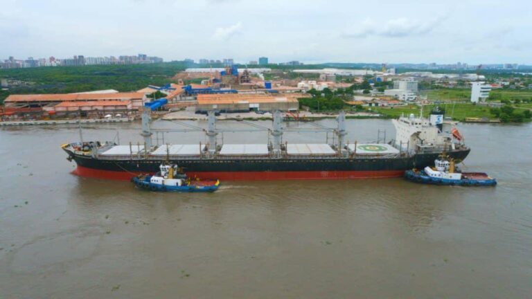 Llegó a Monómeros el primer buque venezolano con más de 16.000 toneladas de urea