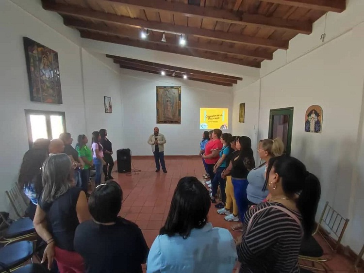 Alcaldía de Miranda dicta conferencia «Gerencia de la felicidad» a trabajadores de la Secretaría Social