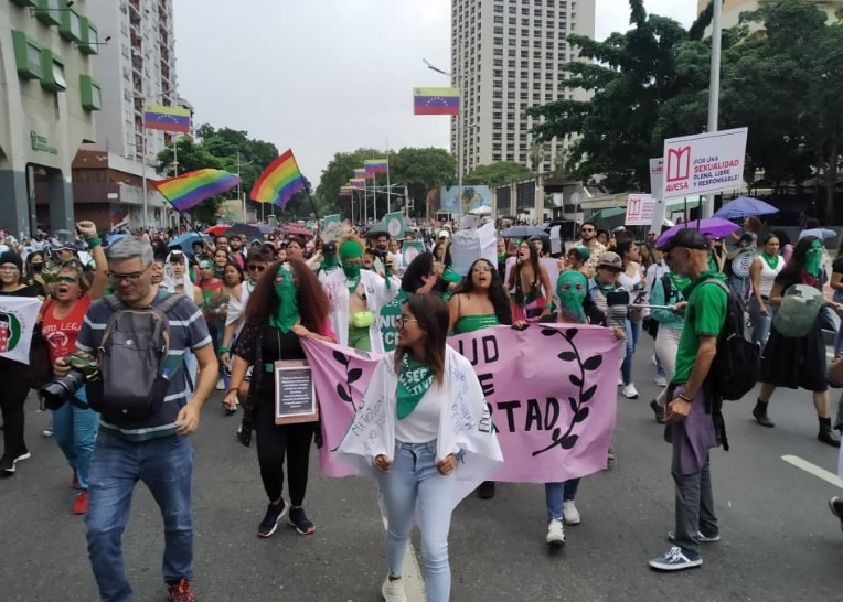 Mujeres marchan en Caracas para exigir la despenalización del aborto