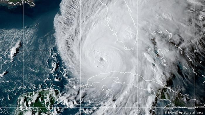 Ian toca tierra en EE.UU. como huracán de categoría 4 y provoca fuertes inundaciones en Florida