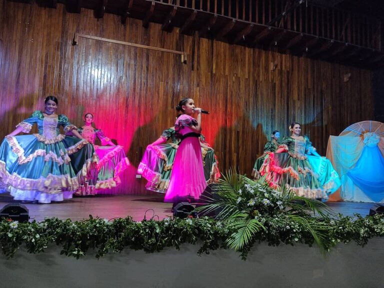 La expresión cultural del municipio Falcón se hizo sentir este sábado en el Complejo Cultural Josefa Camejo