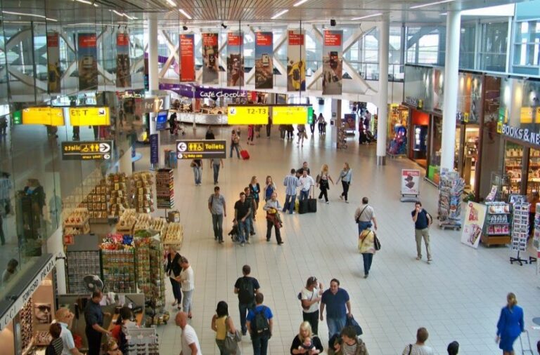 El aeropuerto de Amsterdam Schiphol vuelve a limitar su número de viajeros