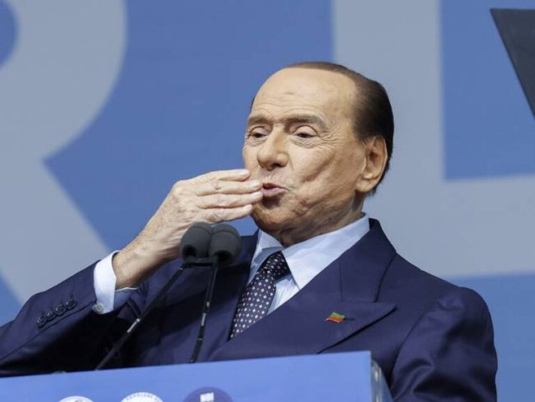 Berlusconi vuelve al Senado de Italia