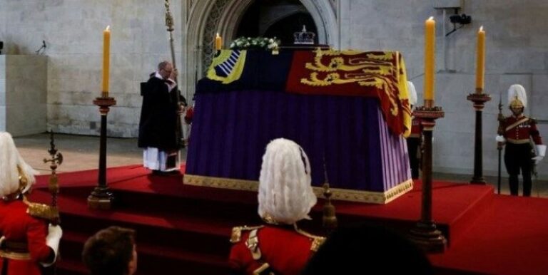 Comienza capilla ardiente de Isabel II en el Parlamento británico