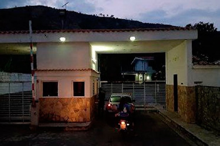 Aragua: 14 hombres irrumpen en un hotel roban pertenencias y vehículos a huéspedes