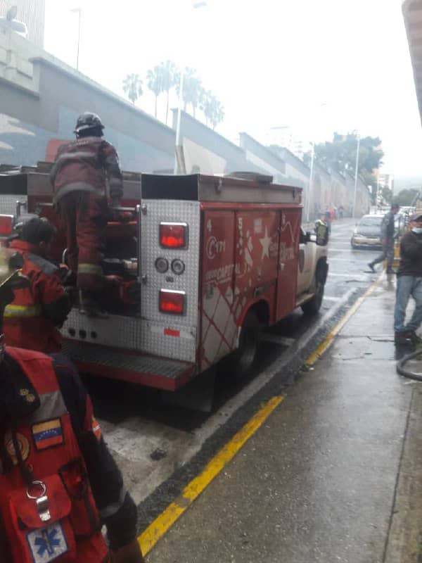 Se registra un incendio en un comercio en Caracas