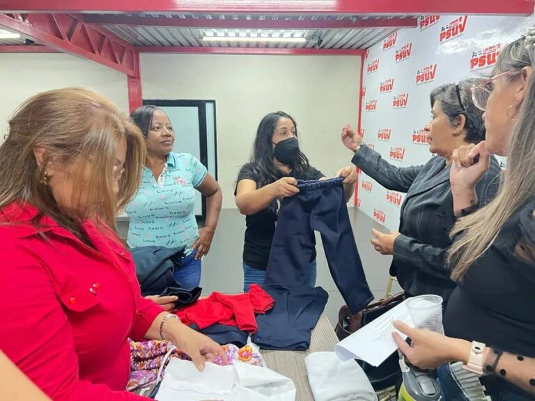 Alcaldía de Miranda e Inces Falcón certificaron saberes de 55 emprendedoras del área textil