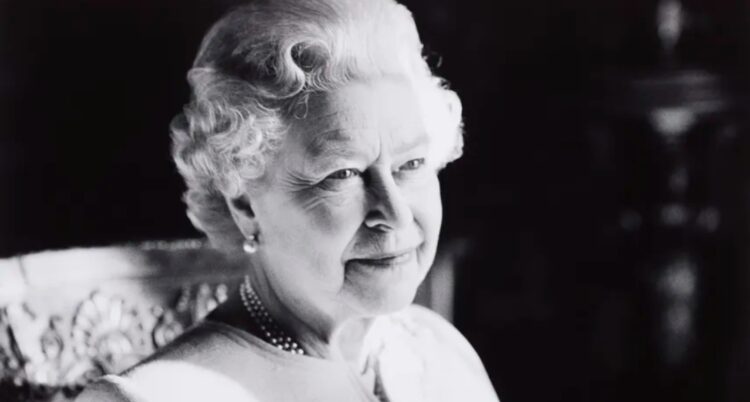 Cantantes británicos en sus conciertos le rindieron un sentido homenaje  a la Reina Isabel II
