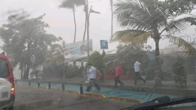 La tormenta tropical Kay se intensifica a huracán frente a las costas de México
